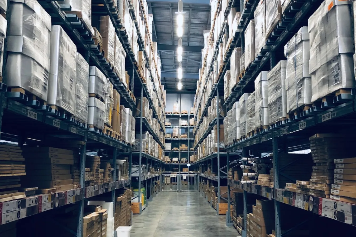 Industrial and logistics halls